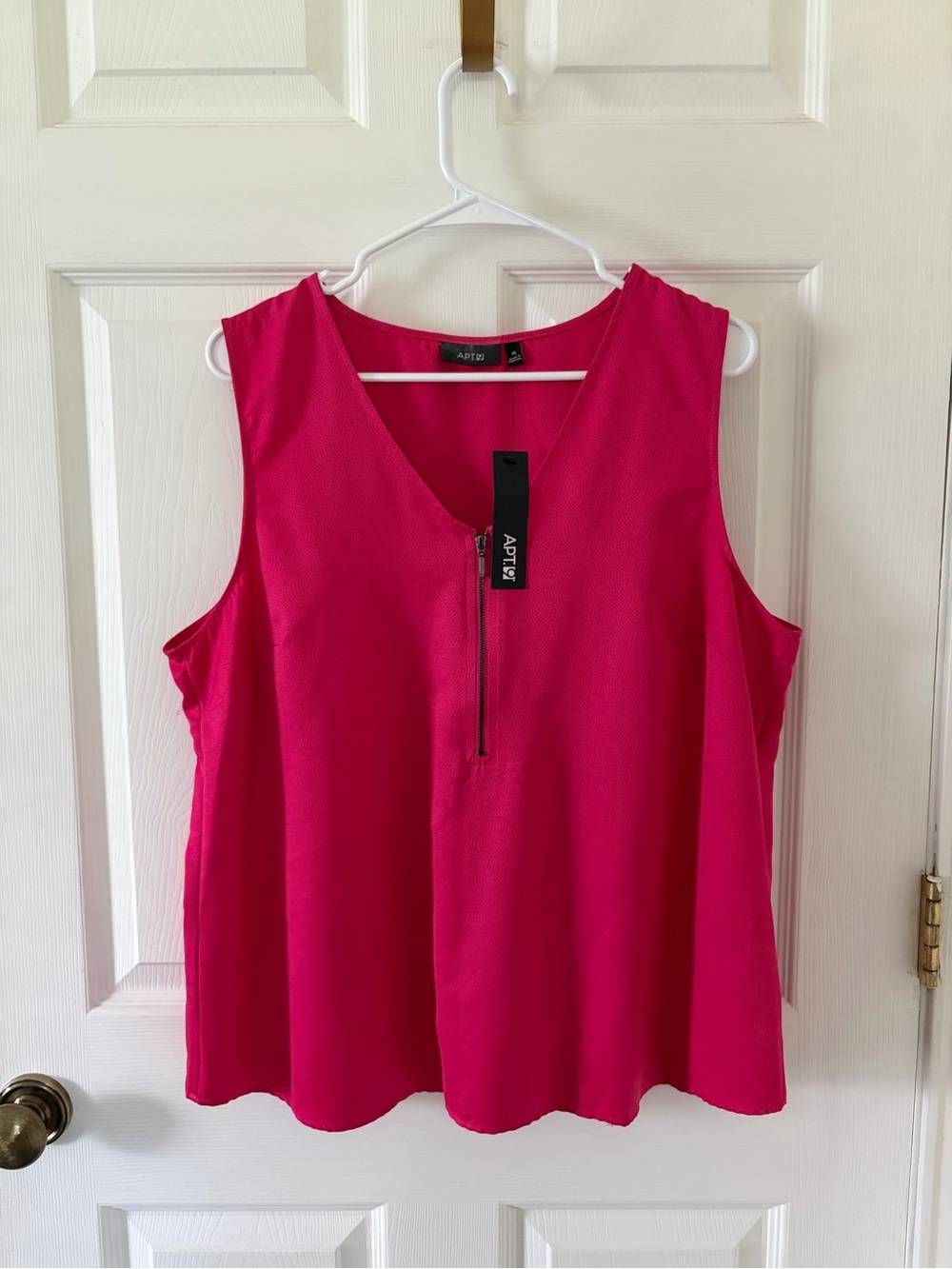 Apt. 9 Sleeveless V-Neck Tank with Front Zip in Pink
